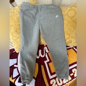 Nike Men's Club Fleece Cuffed Sweatpants